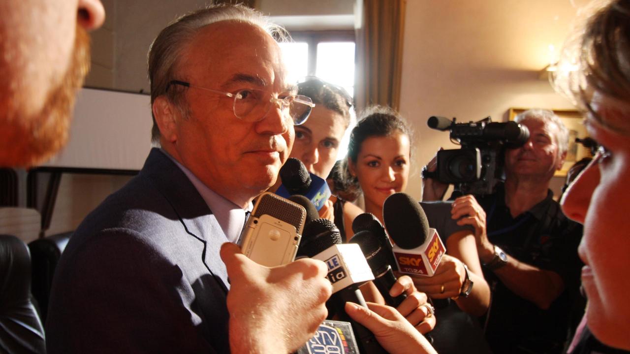 Il questore di Firenze FrancescoTagliente durante la conferenza stampa srguita agli arresti del 2008 Foto Sestini)