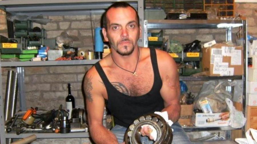 «Ho il cuore infranto per la morte di mio figlio»