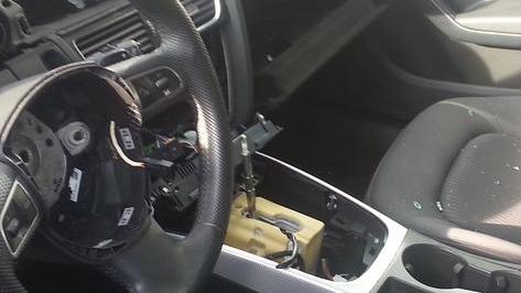 Ancora un’Audi ridotta a scheletro