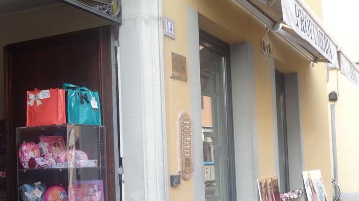 Colpo grosso dei ladri di profumi