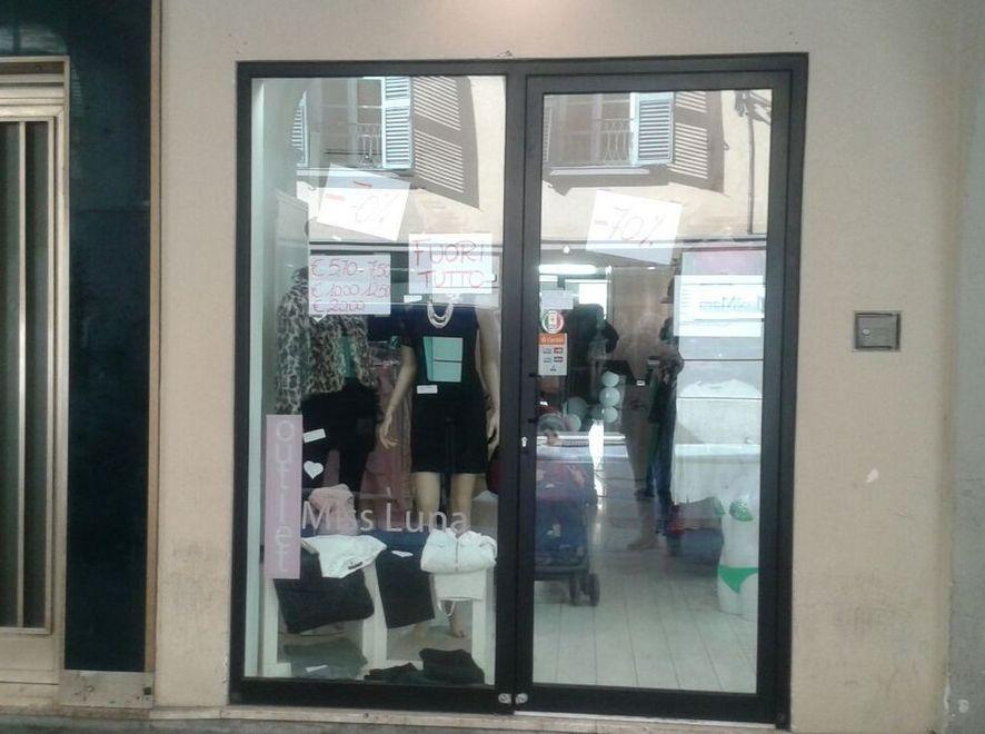 Arraffati 900 euro e i vestiti più costosi 