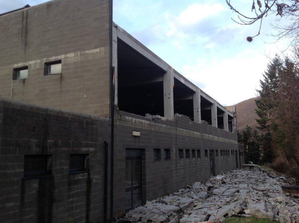 Il palazzetto dello sport di Fivizzano scoperchiato dal vento 