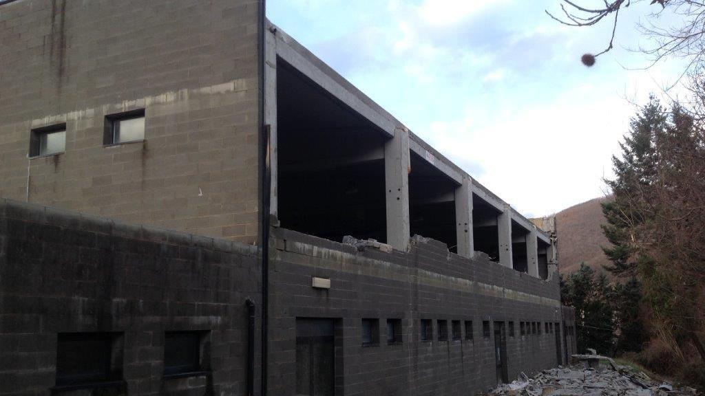 Il palazzetto dello sport di Fivizzano scoperchiato dal vento