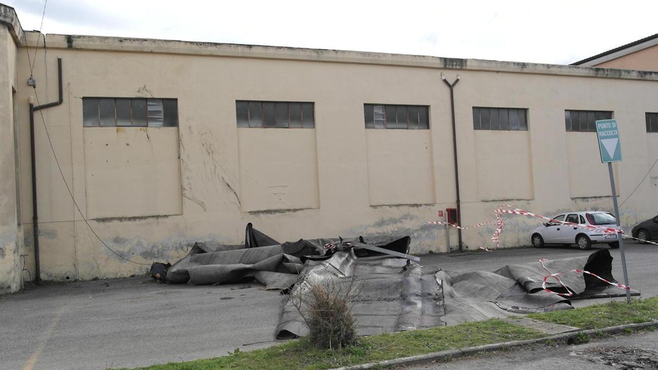 Maltempo, alberi caduti e strade bloccate. Ripresa la circolazione ferroviaria