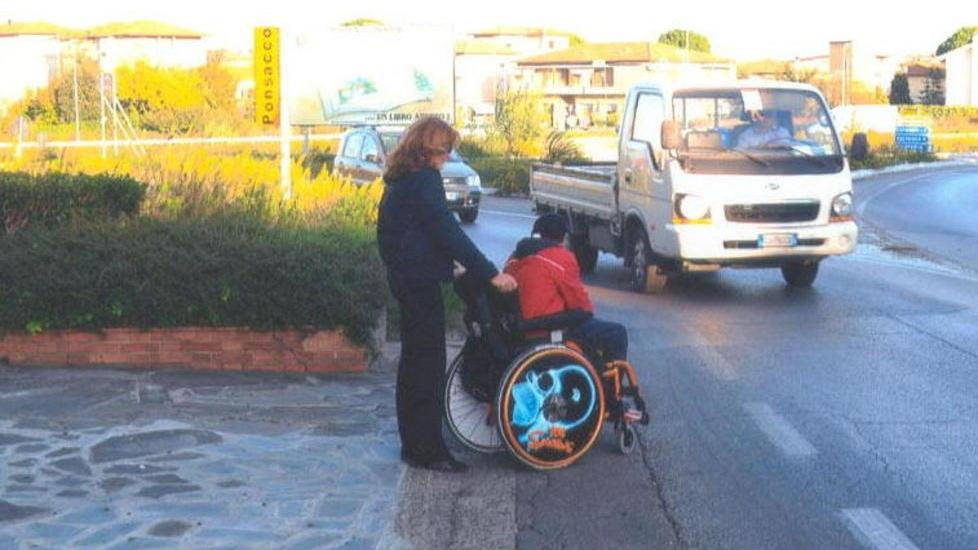 La rotonda del fagiolo è rimasta senza un attraversamento