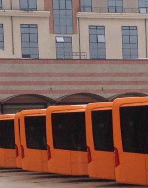 Arrivano i bus nuovi ma restano fermi dentro al deposito 