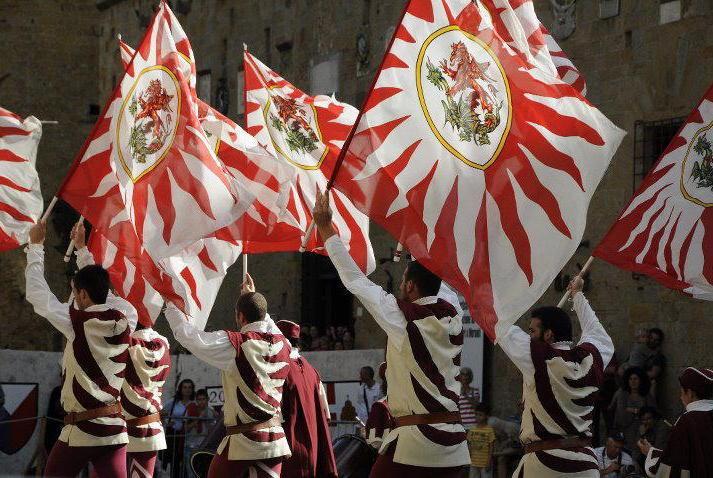 Sfida tra sbandieratori alla San Felice