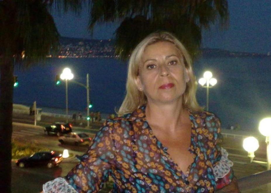 Muore a 53 anni madre di due figli 