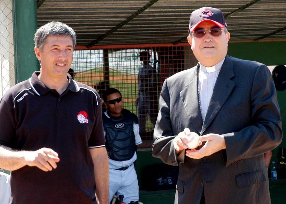 Il vescovo in visita alla squadra 