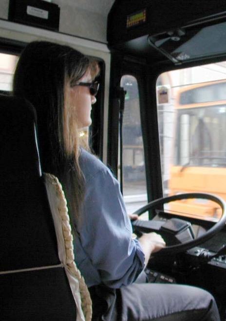 Furti sul bus dei disabili “mano di fata” è un cieco 