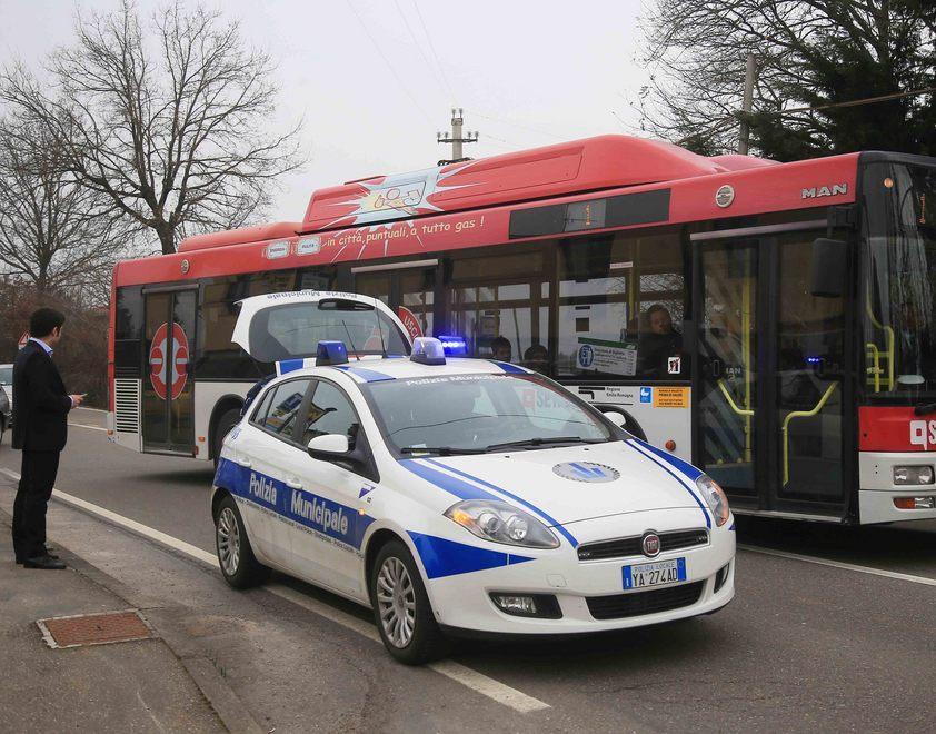 Ragazzina di 15 anni travolta da un’auto 