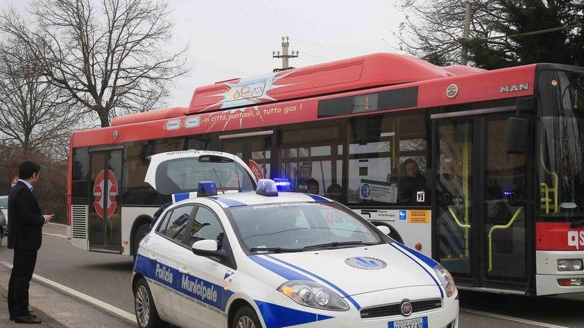 Ragazzina di 15 anni travolta da un’auto