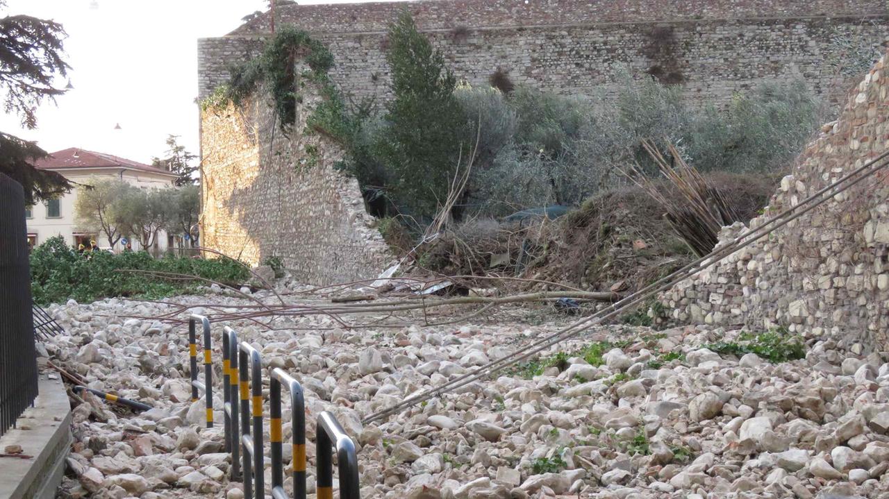 Le mura di San Domenico crollate giovedì
