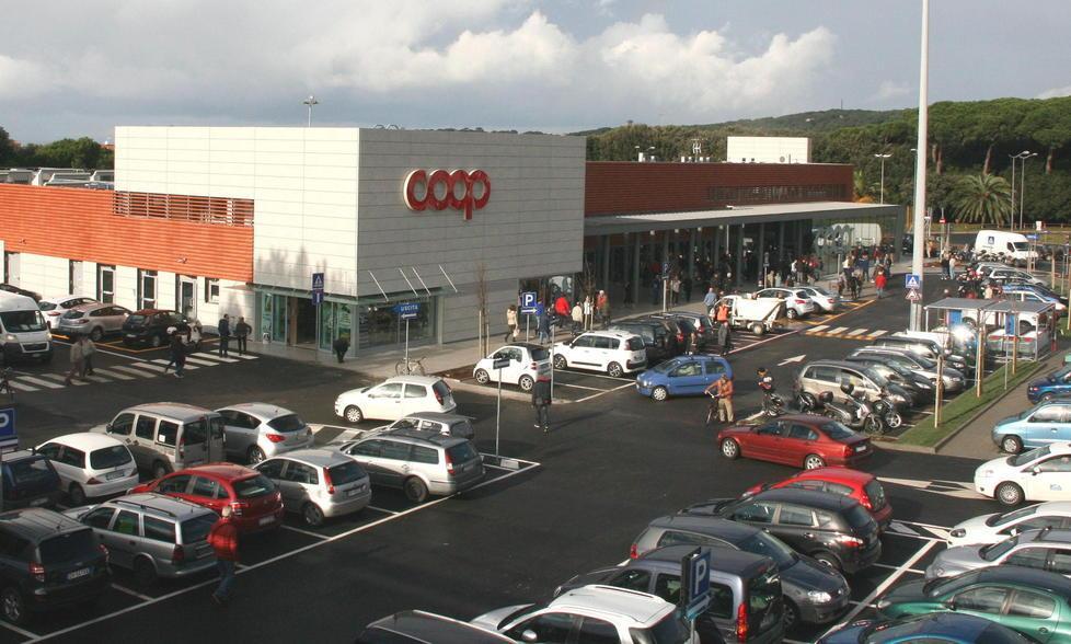 Ammanchi al supermercato Coop, via dirigente 