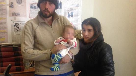 «Non ho casa né lavoro, aiutatemi a ricongiugermi con la mia famiglia»