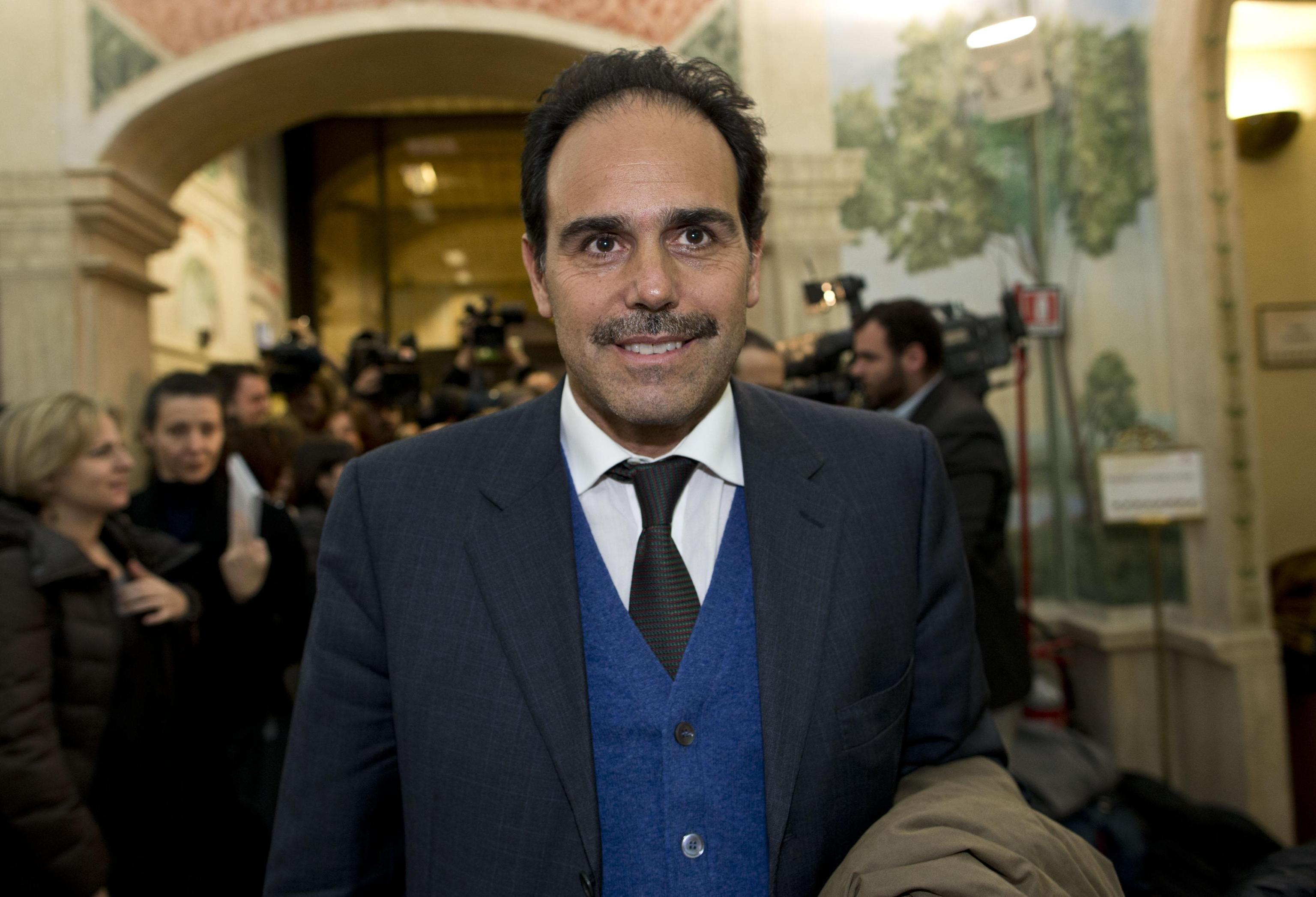 Redditi, Renzi dichiara meno di 100mila euro l'anno. Il toscano più ricco è il senatore Marcucci
