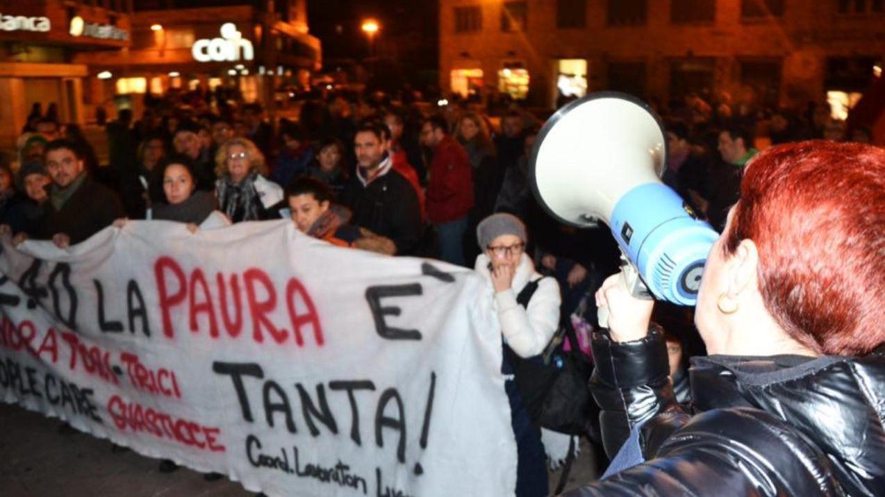Gennaio 2015: manifestazione di lavoratori People Care in centro (Silvestri Pentafoto)