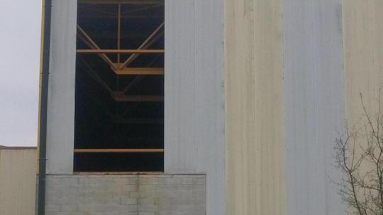 Fucecchio-record 93 km/h sventrato il palazzetto attività sportive nel caos