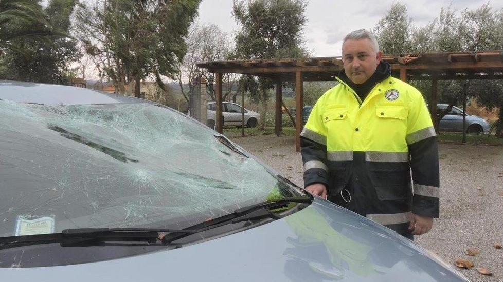 Volano tegole e comignolo Il sindaco se la vede brutta