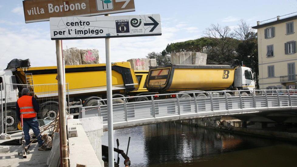 Tornano in sensi unici in via Fratti