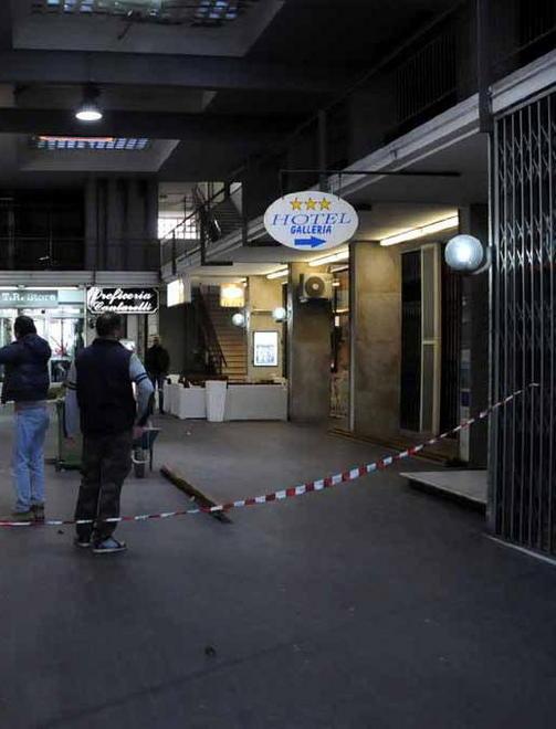Lucernaio distrutto, galleria in fantumi 