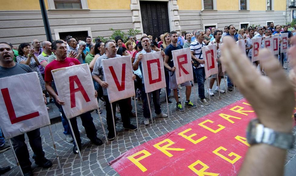 La crisi semina la morte Suicidi aumentati del 40% 