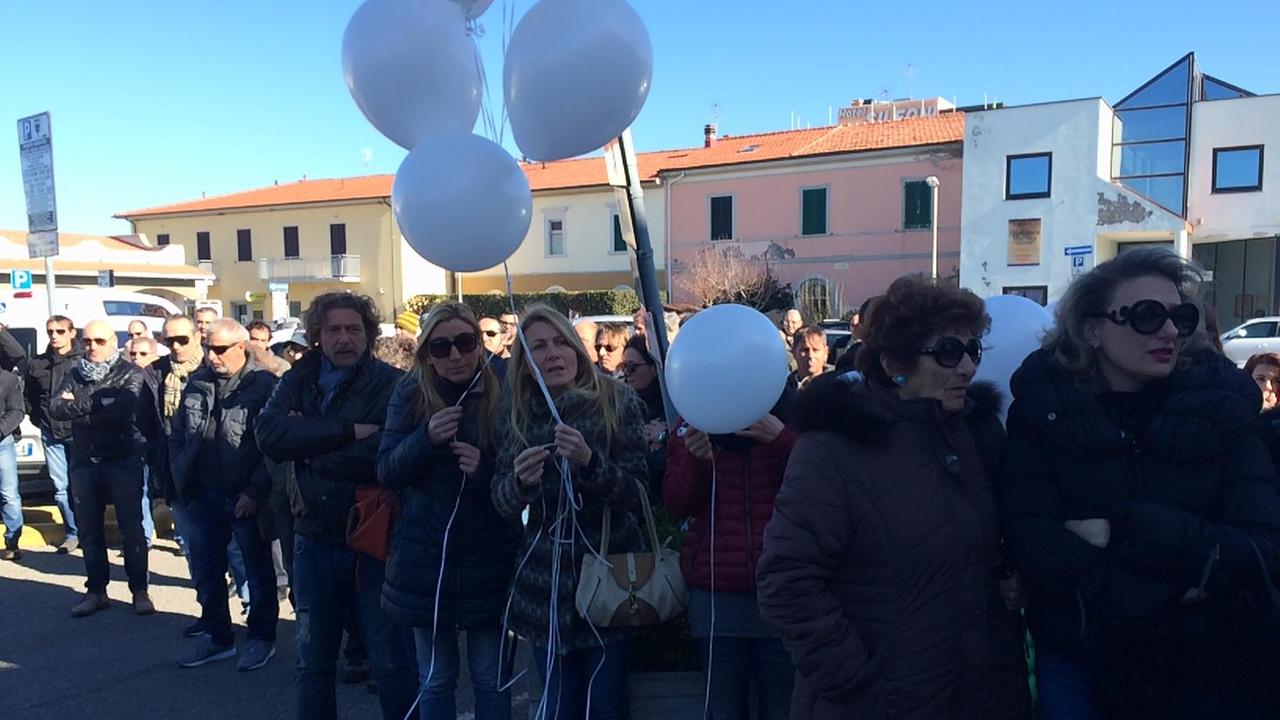 Palloncini bianchi per dire addio a Dario Guerzoni