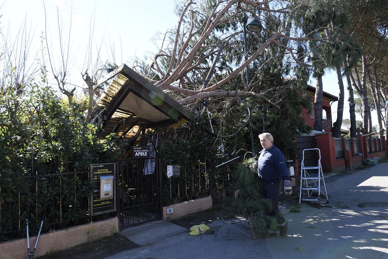 Forte dei Marmi: la pizzeria Orlando devastata dalla tempesta