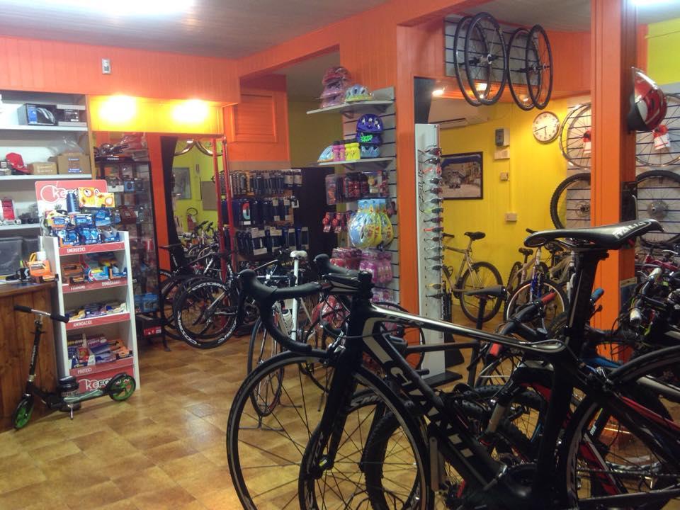 Il negozio Sansoni racing bike di Campo Tizzoro