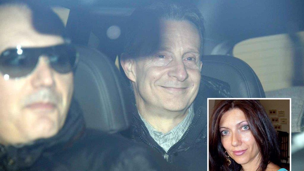 Antonio Logli sorride in auto e, nel riquadro, Roberta Ragusa