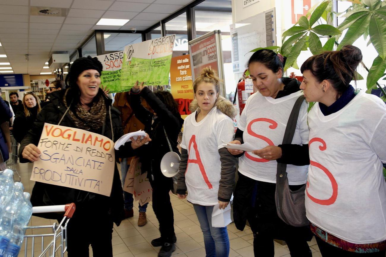 La protesta alla Coop di Cisanello