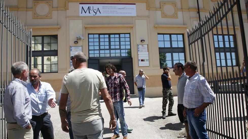 Doppia protesta contro il piano delle cave