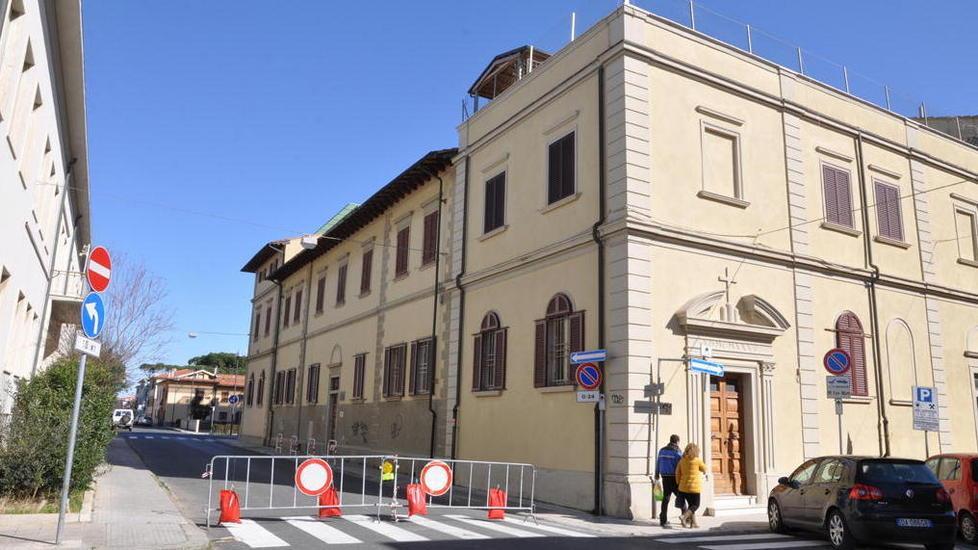 Cadute tegole dal tetto dell’asilo