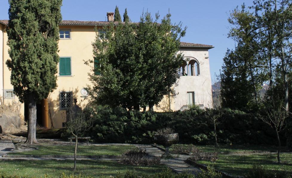 Giù anche il cipresso che fu piantato da Pascoli 