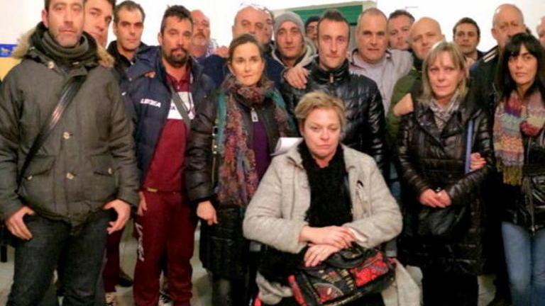 Gli ex operai della Trw donano la cassa assistenziale