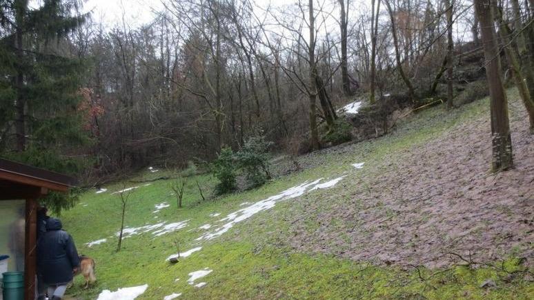 Un’altra famiglia evacuata a causa di una frana sulla 63