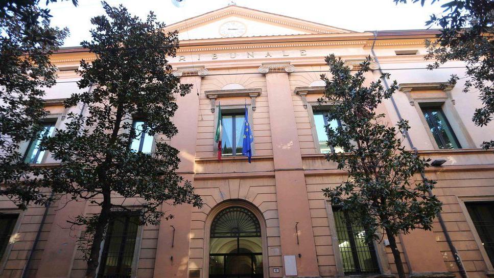 Ndrangheta, una donna ancora latitante dopo un mese