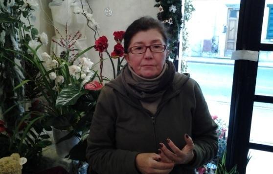 Anna Rosa Zaccagnini nel suo negozio di fiori