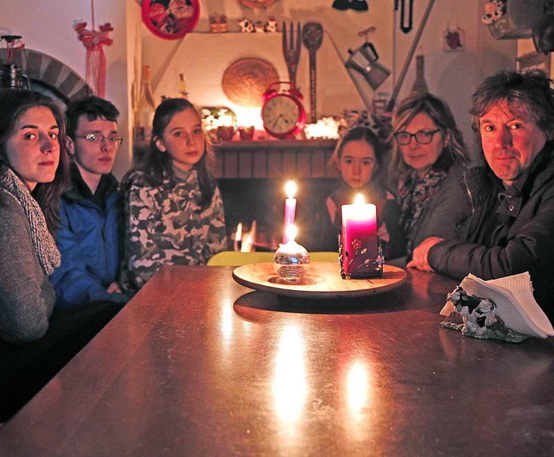 Caminetto e candele, come 70 anni fa 