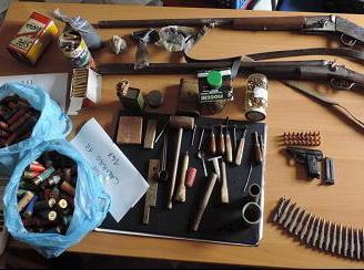 Arsenale in casa, arrestato a 89 anni 
