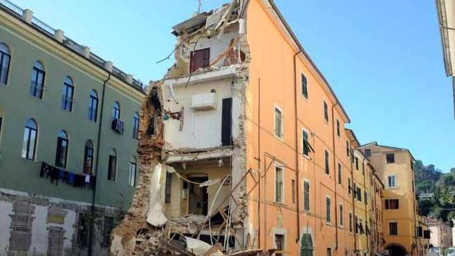 Crollo in via Carriona, lavori nel mirino