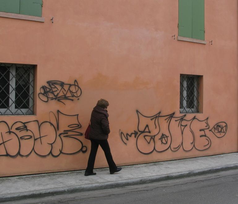 Graffitari imbrattano la Cattedrale 