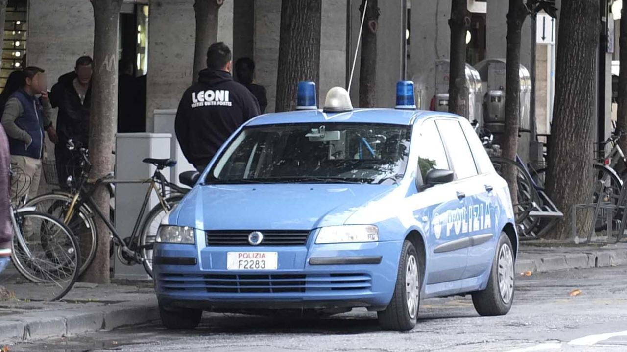 Marito e moglie rubano al supermercato, la polizia li scopre