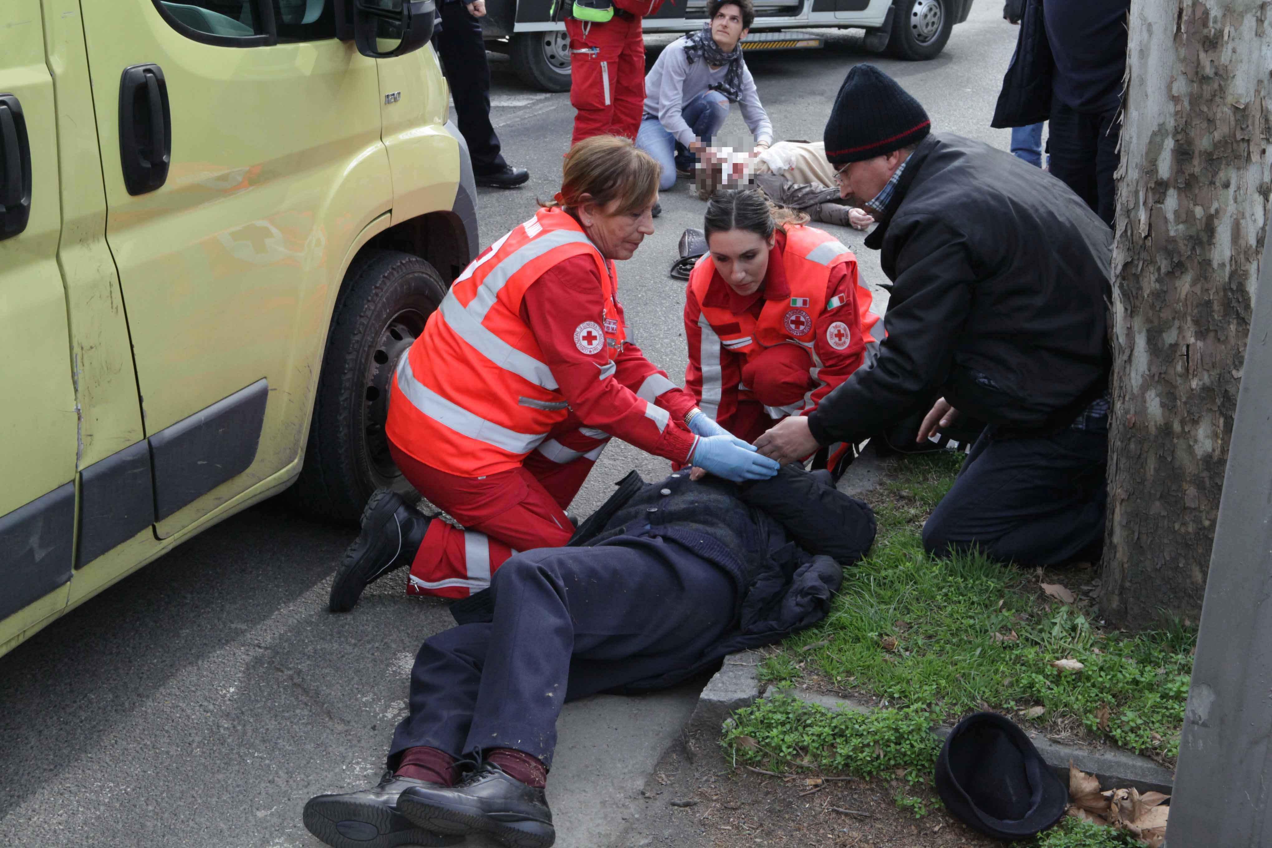 Travolti sulle strisce in viale Piave, gravissimi due coniugi