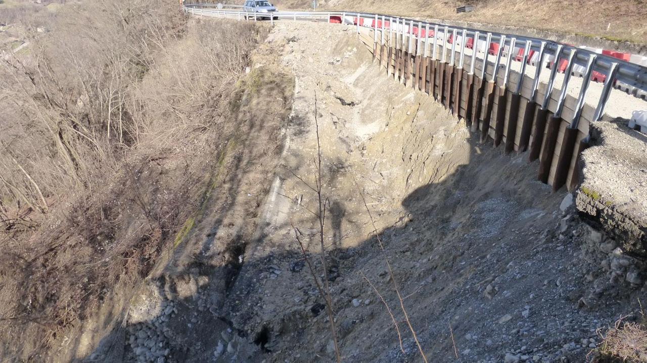 La frana che crea grossi disagi a Montese