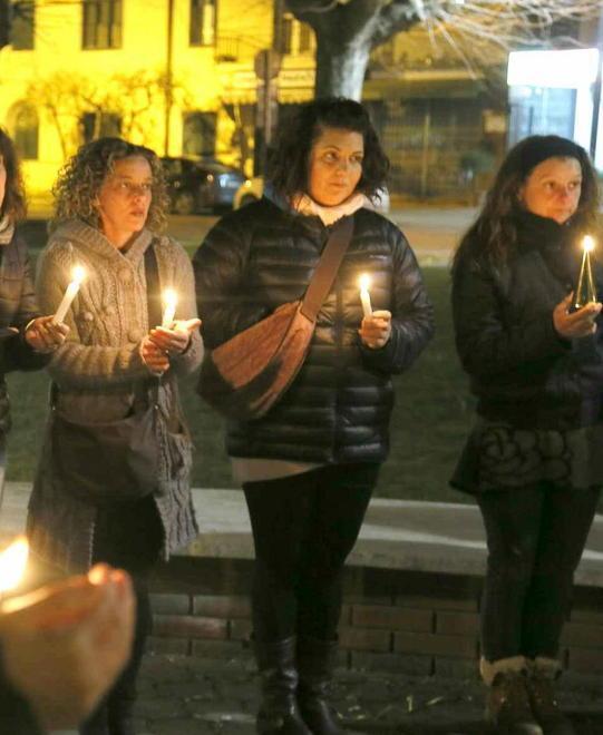 Una fiaccolata in piazza per ricordare Roberta 