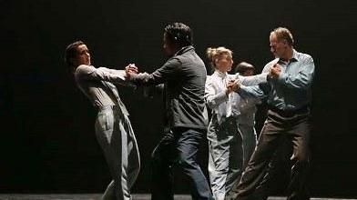 Novanta minuti febbrili con il tango che incanta