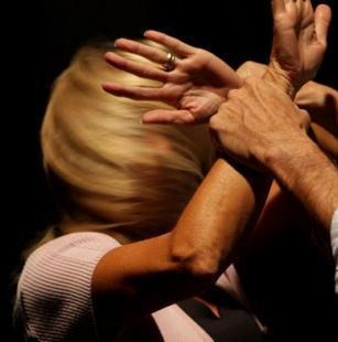 Donne vittime di violenze, marito e fratello nei guai 