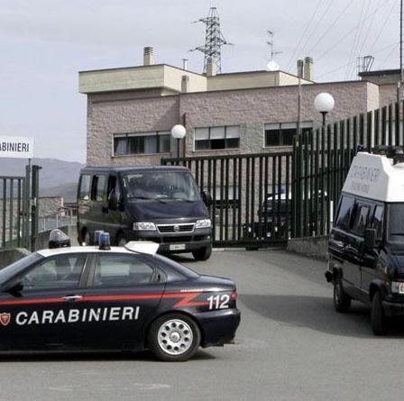 Aggressione, furto e spari: è tutto finto, due nei guai 