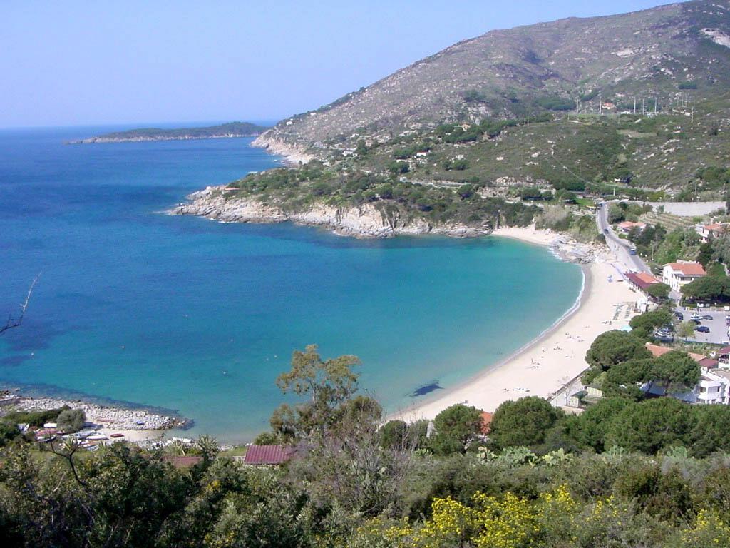 Una veduta della costa di Cavoli (foto Gio' Di Stefano)